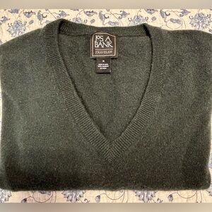 Jos A Bank Men’s 100% Cashmere sweater
Size XL V-Neck Dark Green preppy